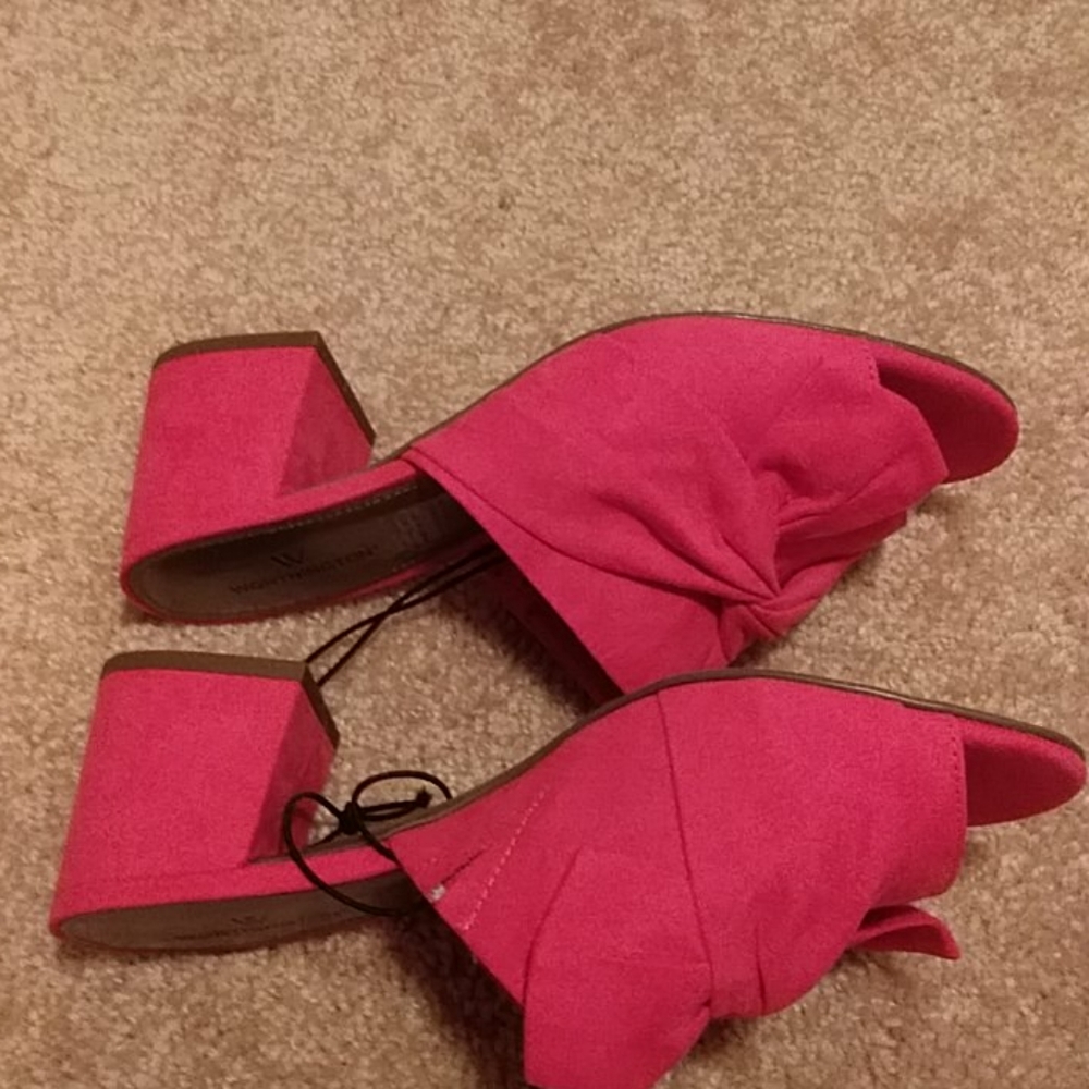 Shoe - Picture 6 of 8